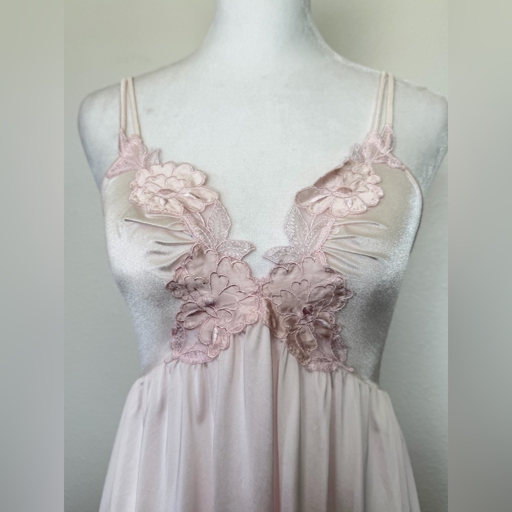 Vintage Olga Pink Floral Lace Nightgown - Made in USA - Size Small